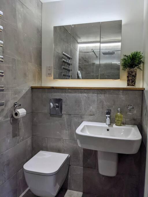 Detached 4 Bedroom Luxury Home Галифакс Экстерьер фото