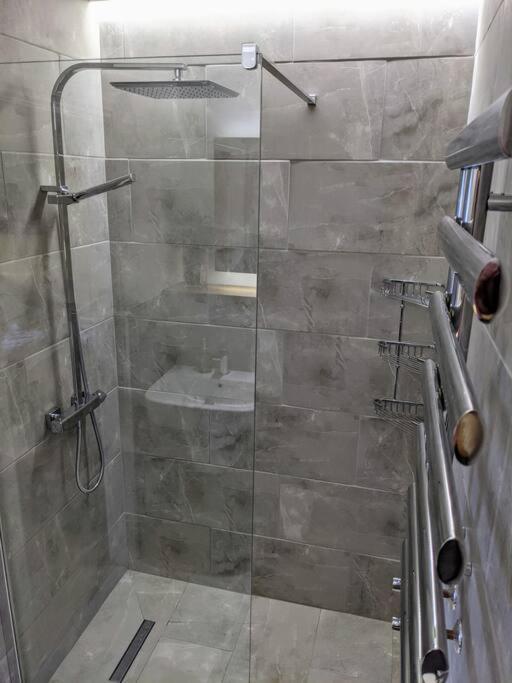 Detached 4 Bedroom Luxury Home Галифакс Экстерьер фото